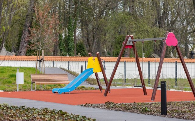 Movie Jacuzzi Apartment by Renters