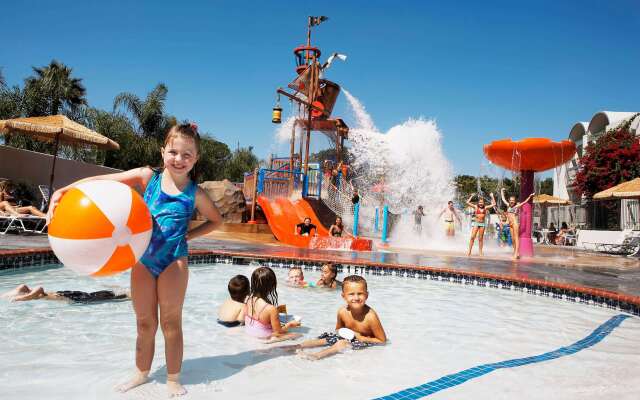 Howard Johnson by Wyndham Anaheim Hotel & Water Playground