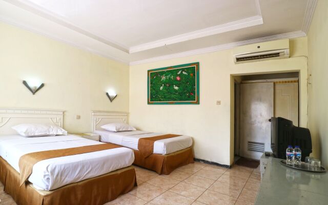 RedDoorz Near Tunjungan Plaza