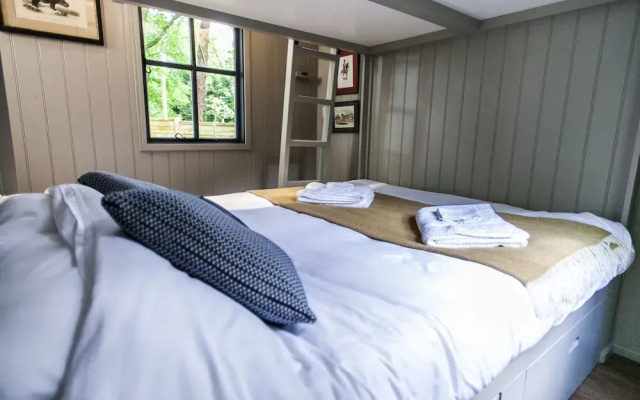 Pinewood Camping Pods - At Port Lympne Reserve