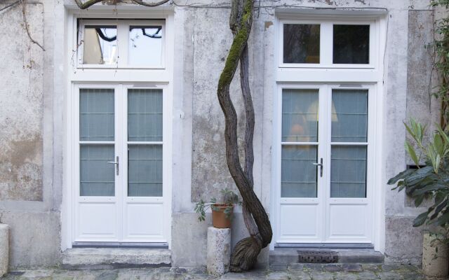 Saint-Germain des Prés Apartment 2