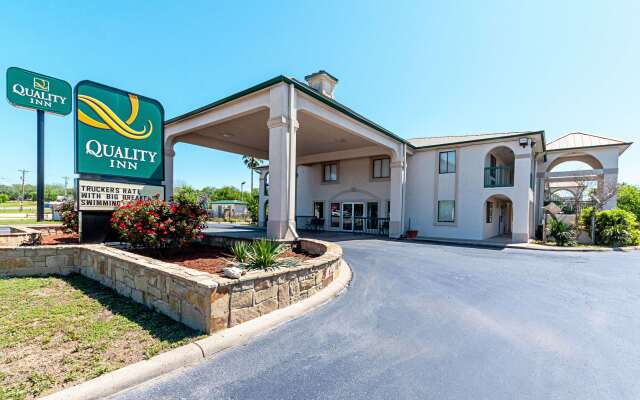 Quality Inn Three Rivers