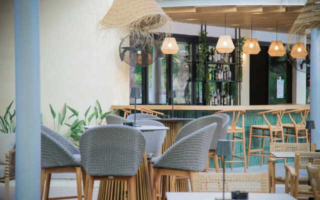 Kapetanios Odysseia Hotel