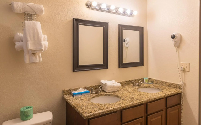 Cottonwood Suites Savannah Hotel & Conference Center