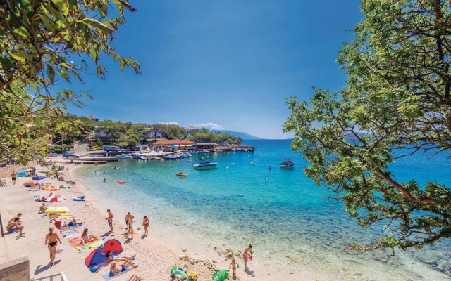 Beautiful Apartment in Ledenice With 4 Bedrooms and Wifi