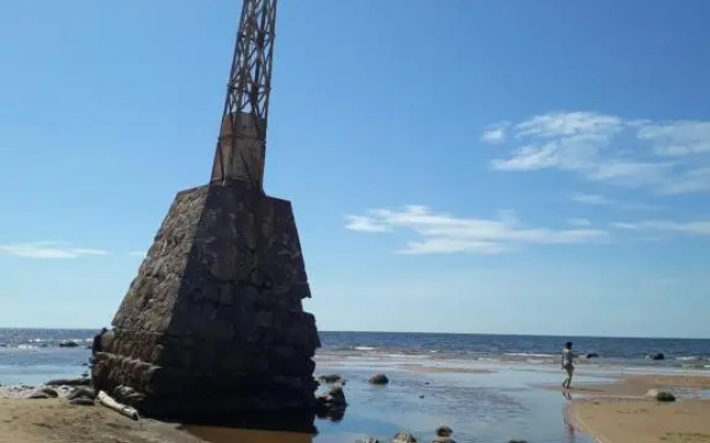 Apartment by the sea (5 minute walk)