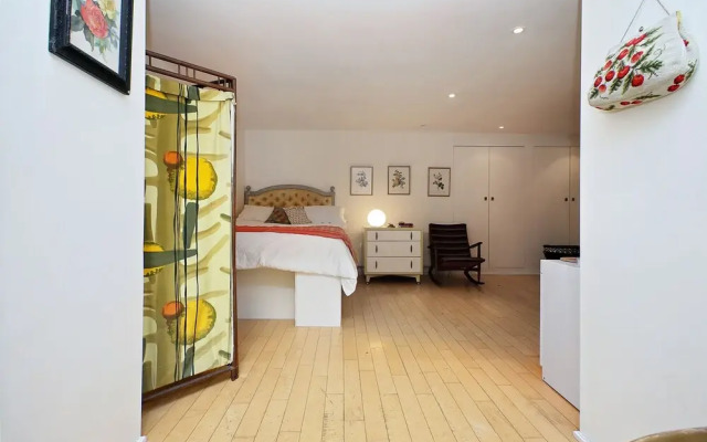 Bright Chic Garden Apartment