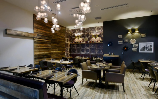 DoubleTree by Hilton Ottawa Downtown