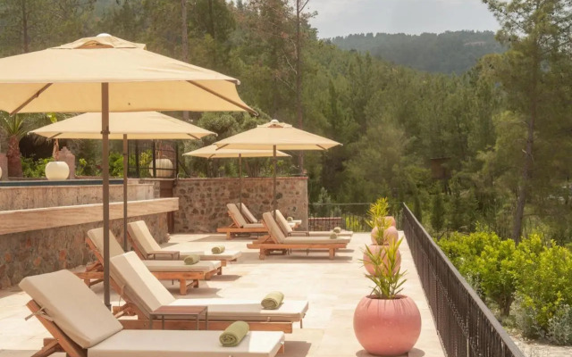 Izz Getaway - Adults Only