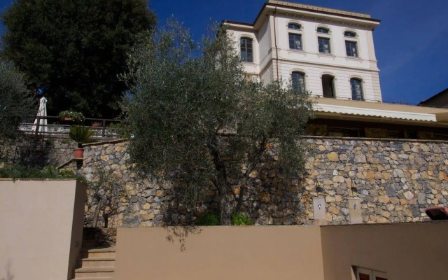 Miramare Apartments & Suites