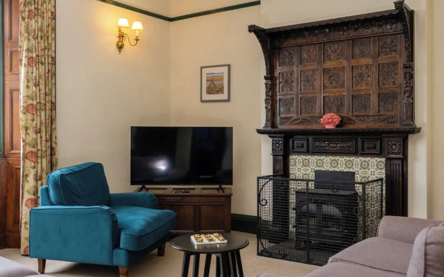 Watermouth Castle, Penn-curzon Apartment