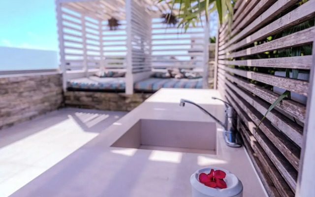 Newport House by Casago