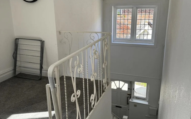 Inviting 2-bed Apartment in Poole