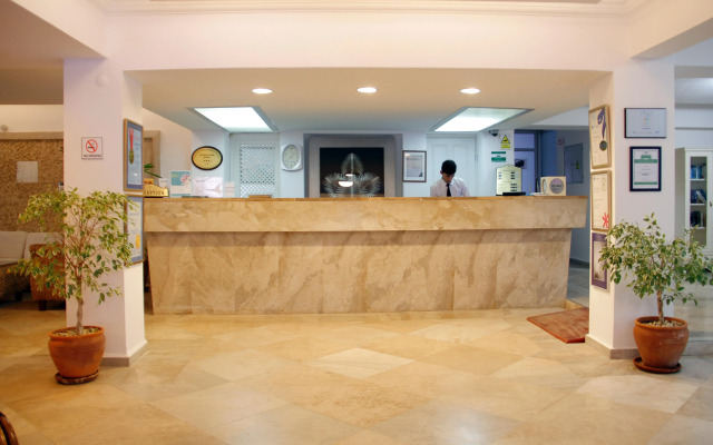 Nicholas Park Hotel