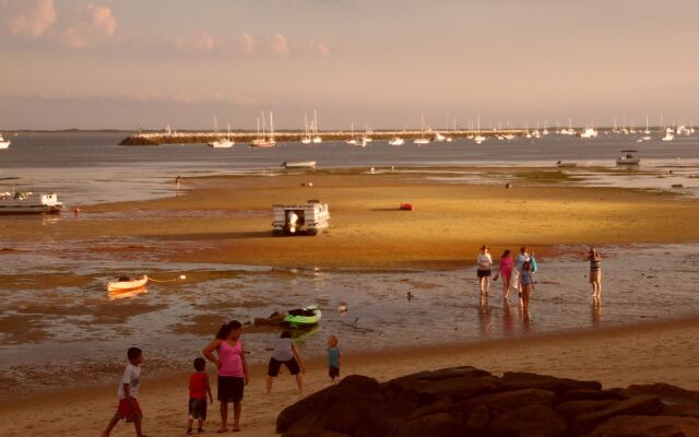 Surfside Hotel and Suites