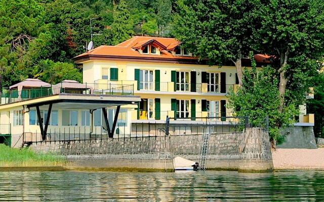 Residence Located on the Shores of Lake Maggiore
