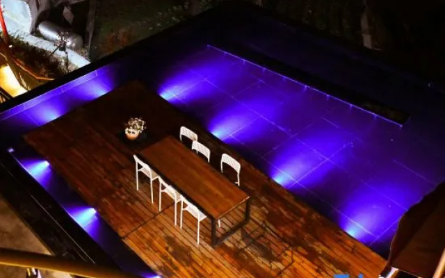 Xijiang Moye Banshan Hotel