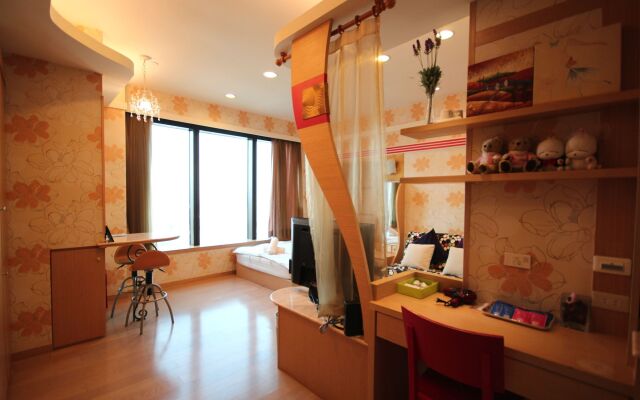 85 Childhood Suite
