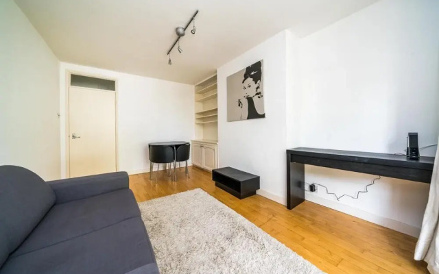 Lovely 1BD Flat + Private Balcony Near Portobello