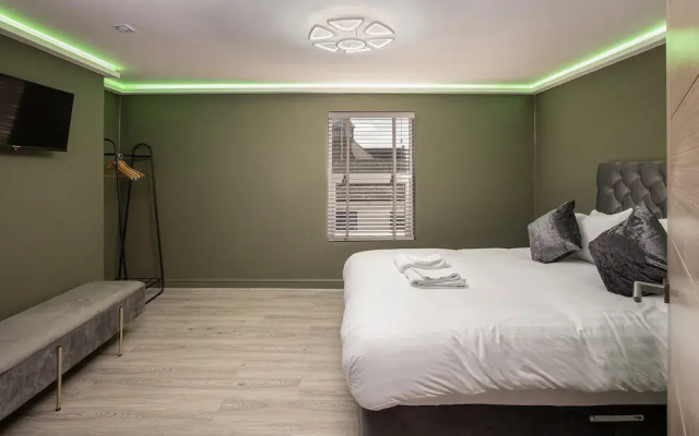 Town View Apartment by Sasco