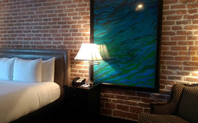 Granada Hotel & Bistro