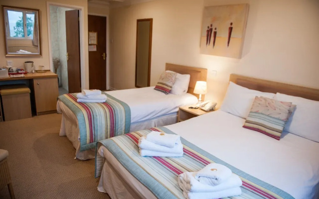 Llanwenarth Hotel & Riverside Restaurant