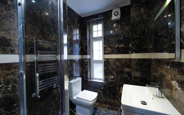 Chic London Apartment in Brown Hart Gardens