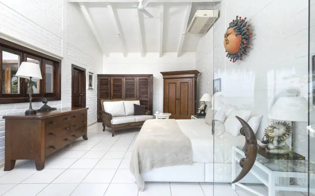 Casa Galeria by Sergio Bustamante