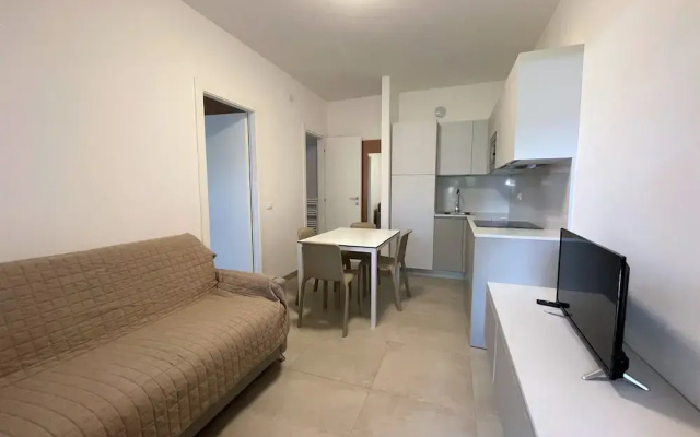 Bright Flat With Pool and Garden