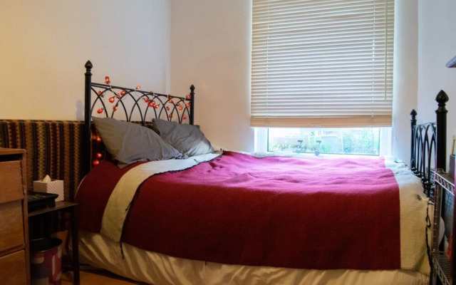 1 Bedroom Flat near DLR