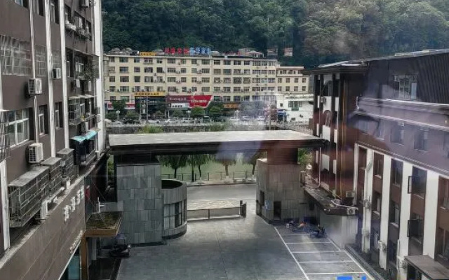 Zhenba Hotel – Outside – Hanzhong