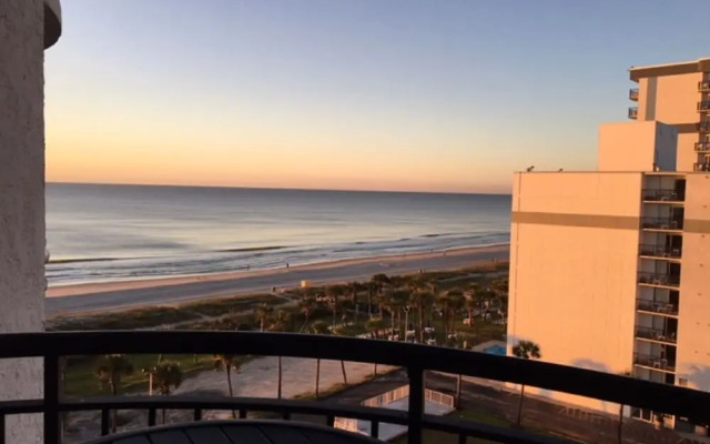 Hosteeva Oceanview Condos