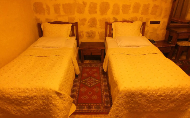 Dilek Tepesi Cave Hotel