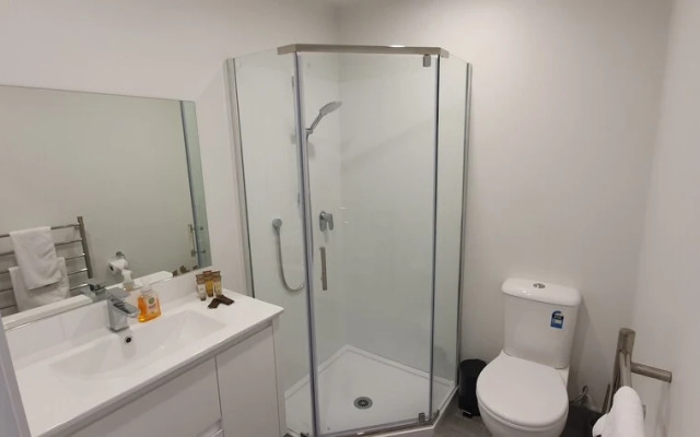Cheerful 3BR Home - Free WiFi & Netflix