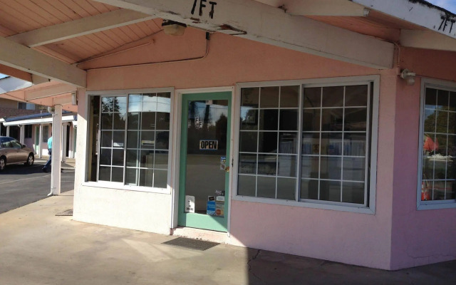 National 9 Motel