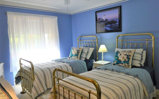 112 Chilton - 2 Bedroom Condo