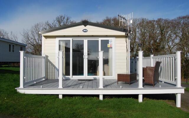 33 Solent Village