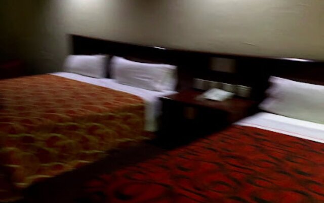Hm Hotel Y Suites Plaza