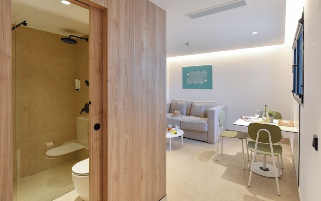 OH Suites Paseo de las Canteras 58