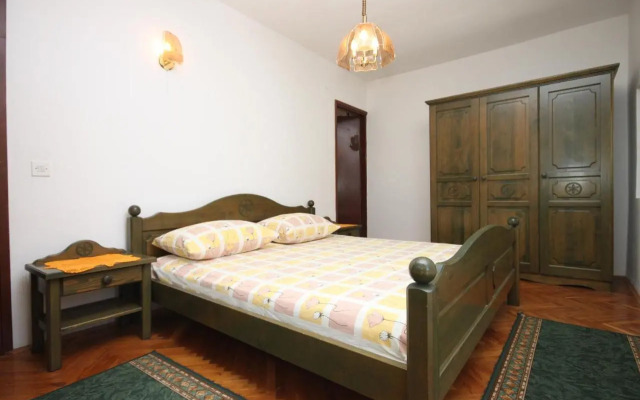 Apartments by the sea Brist, Makarska - 6813