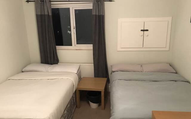 Rooms at 5 Hammersmith Road - Hostel