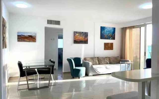 Sunny 3BR Apartment Golf Residence