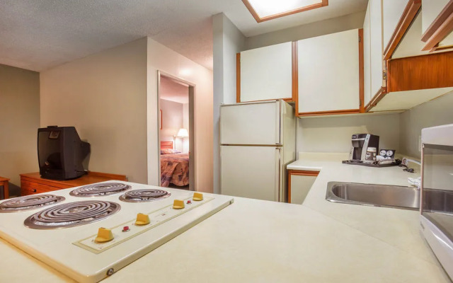 Econo Lodge Inn & Suites Cranbrook