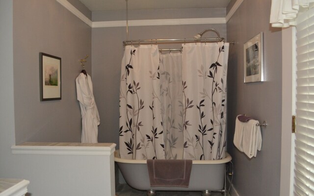 Deer Creek Inn
