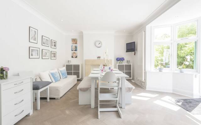 Fashionable Family home in Southfields