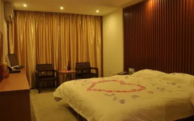 May Flower Fashion Hotel