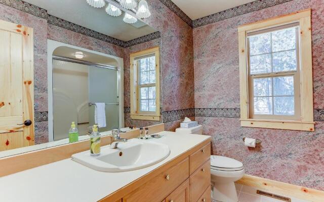 3 Mt. Baker-AC-Hot Tub-4BR/3BA