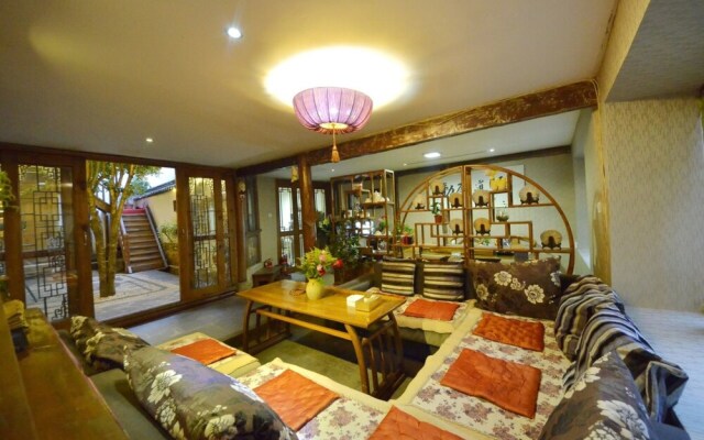 Huaqian Yuexia Inn Lijiang