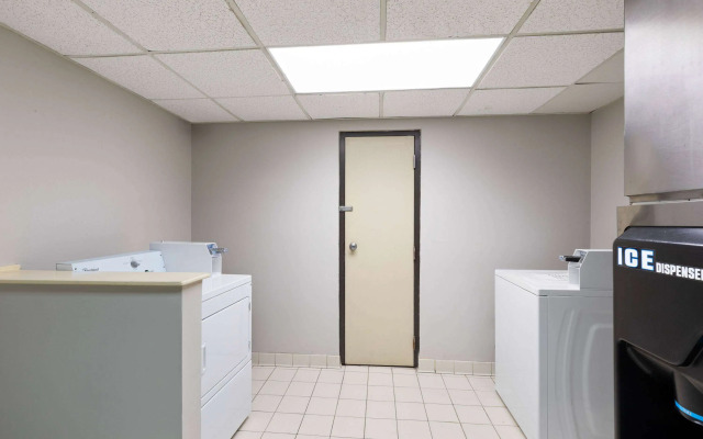 Days Inn by Wyndham Clarksville North