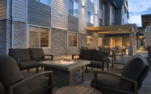 Country Inn & Suites by Radisson, St. Cloud West, MN